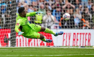 TA：曼联预计不会引进多纳鲁马 除非奥纳纳今夏离队