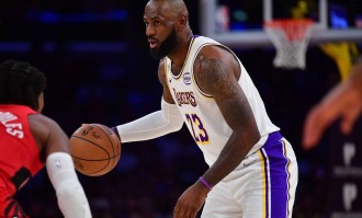 NBA改朝换代了！全明星首发无詹姆斯 老巨星黯然离场