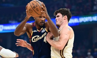 库明加10中1斯潘塞19+7米切尔29分 残阵勇士险胜骑士