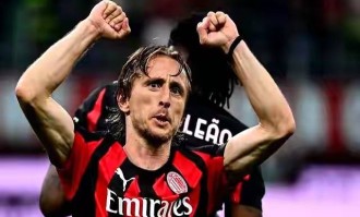 62天闪人！600万赔偿金不要了？滕哈赫遭反杀后急返荷甲，真能救贾府？