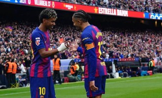 西甲-亚马尔演帽子戏法破纪录 巴萨4-1黄潜领先皇马4分